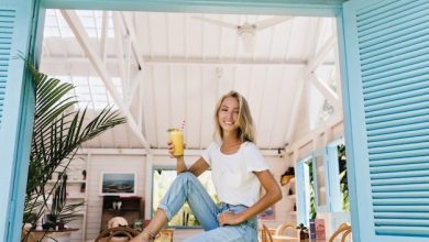 barefooted-girl-drinking-cocktail-window-sill-attractive-young-lady-wears-leg-bracelet-posing-with-amazing-smile_197531-9239-2230371