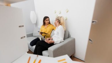 focused-woman-talking-with-her-colleague-sofa_23-2148352738-6588103